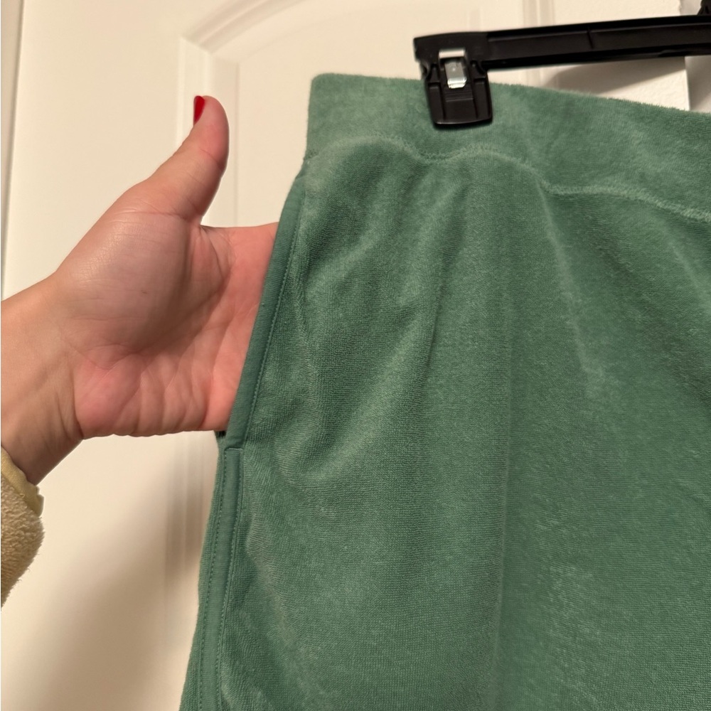 Uniqlo Green Terry Easy Shorts, Elastic Waist (Size XXL) - Picture 4 of 6